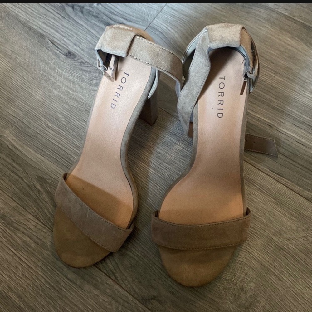 Tan heels